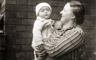 Peter mit seiner Mutter
